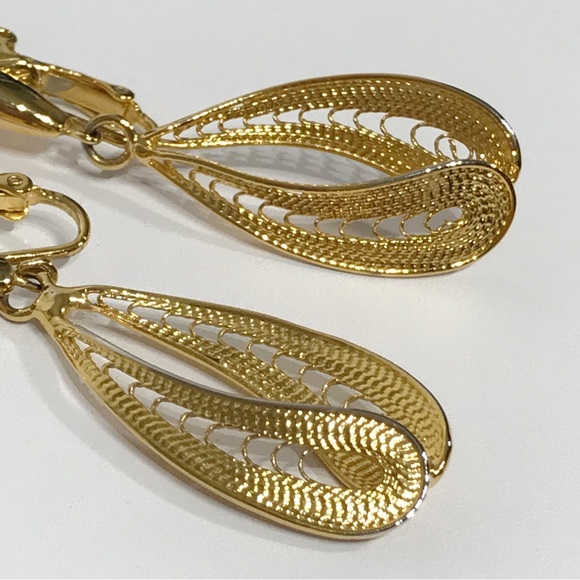Vintage Trifari Gold Toned Filigree Earrings Clip On Dangle Drop Estate Large 2" - Picture 10 of 14